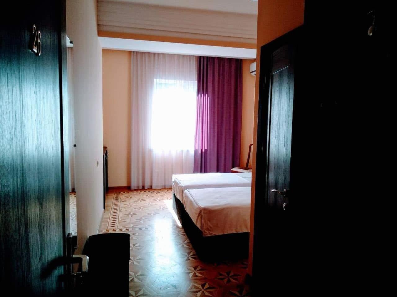 Riverside Hotel Yerevan Ngoại thất bức ảnh